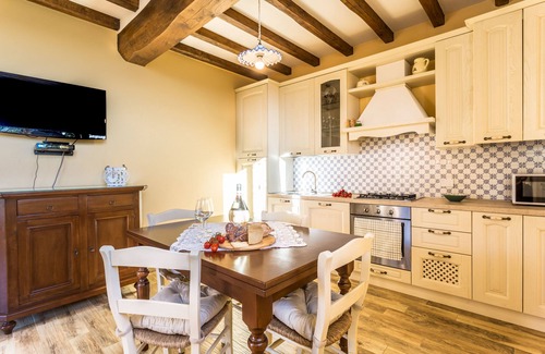 San Macario In Monte Cottage | TUSCAN COTTAGE WITH PRIVATE GARDEN AND PANORAMIC POOL. 1 KM WALK TO THE VILLAGE.