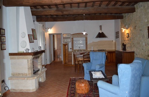 Asciano Apartment | Tuscan Retreat in Montalceto