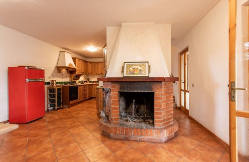 Avaglio Villa | Tuscany Chalet, 4 Br House With Parking By Halldis