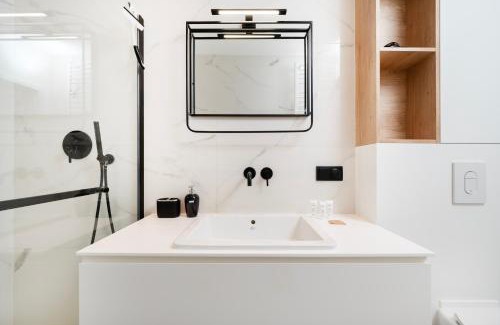 Srodmiescie Apartment | Tuwima Urban Superior Apartment by BookingHost