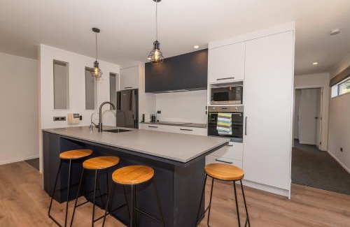 Lynmore Apartment | Twin Apartments - Walk to Forest with Spa Pools
