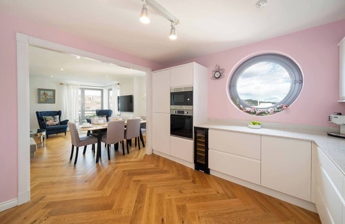 Dundee Apartment | Twin Bridges - Penthouse Living