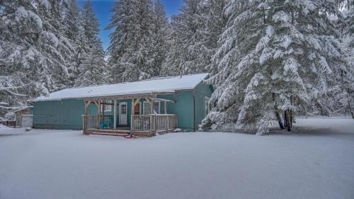Zigzag House | Twin Cedars Getaway - Meredith Lodging