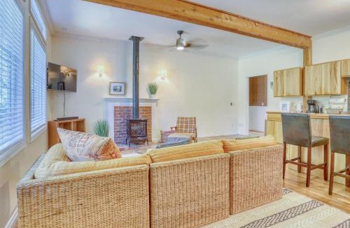 Zigzag House | Twin Cedars Getaway - Meredith Lodging
