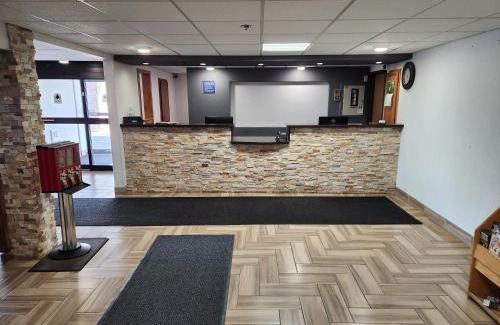 Mounds View Hotel | Twin Cities Inn, Mounds View