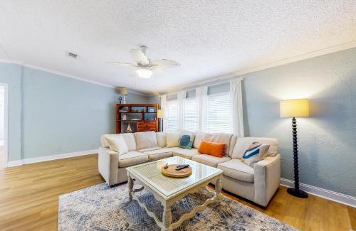 Laguna Beach Estates House | Twin Lakes Cottage