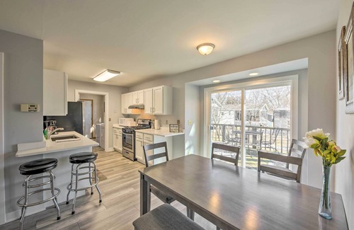 Twin Lakes House | Twin Lakes Escape w/Deck < 1 Mi to Beach!