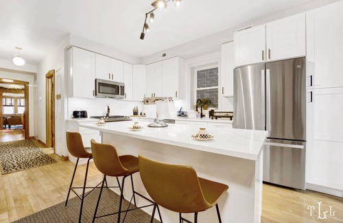 Bucktown Apartment | Twin Lions Lodge w/Speakeasy Tiki Bar* and Outdoor Oasis