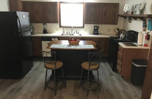 Donner House | Twin Oaks-Big Red