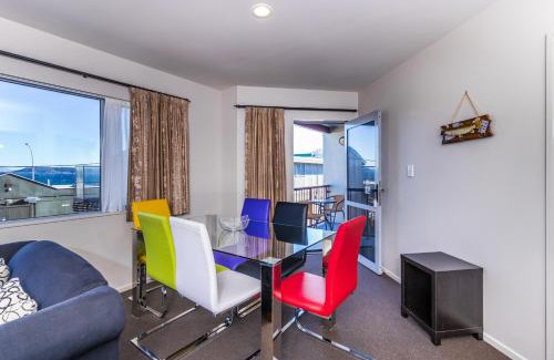 Taupo Hotel | Twin Peaks Lakeside Inn