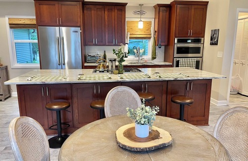 Zimmerman House | Twin Pines Retreat. Single level 1bd/1ba, lakefront