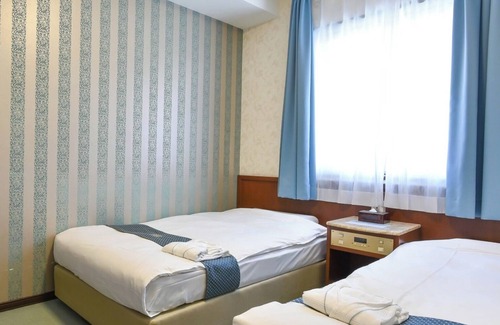Nishishinsaibashi Hotel | Twin room Nonsmoking | For consecutive nigh/Osaka Ōsaka