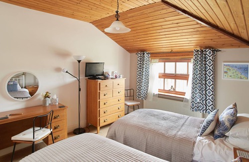 Hickling Bed & Breakfast | Twin Wet Room Disabled Access @ The Dairy Barns