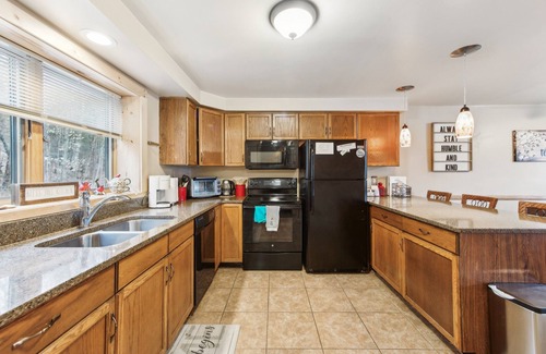 North Creek House | Twister 68i - Mountain Retreat With Stunning Views 3 Bedroom Townhouse by The Summit at Gore Mountain