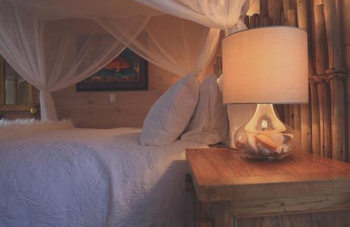 Bowentown Apartment | Two Bare Feet
