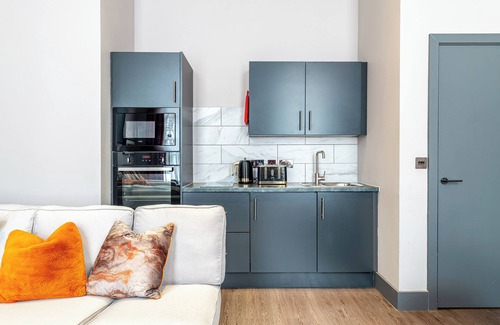 Hope Street Apartment | Two Bedroom Apartment 106 (Sleeps 6)