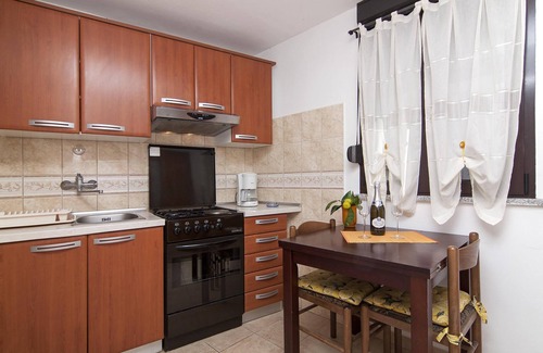 Pomer Apartment | Two bedroom apartment Cukon with bbq