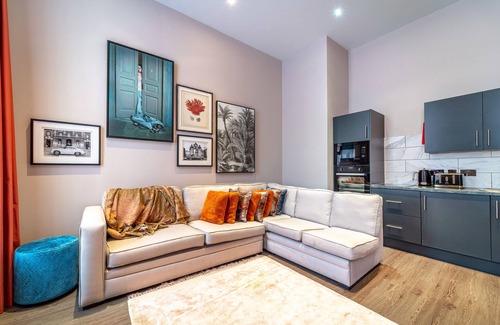 RopeWalks Apartment | Two-Bedroom Apartment 107 (Sleeps 7) - minutes from L1 and all major attractions