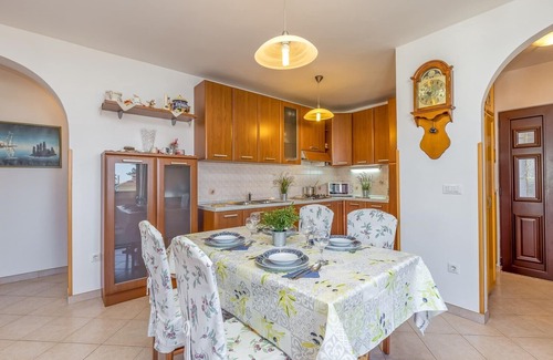 Borik Apartment | Two-Bedroom Apartment Silva IV in Rovinj 100 m from the Sea