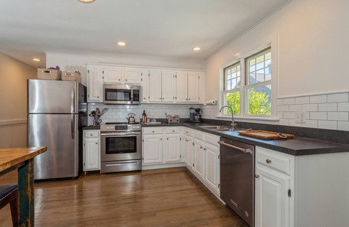 Sharon Cottage | Two Bedroom Cottage Close To Town