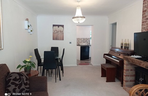Newark upon Trent House | Two bedroom cottage in a quite woodland setting