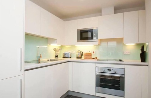 Bristol Floating Harbour Apartment | Two Bedroom Deluxe