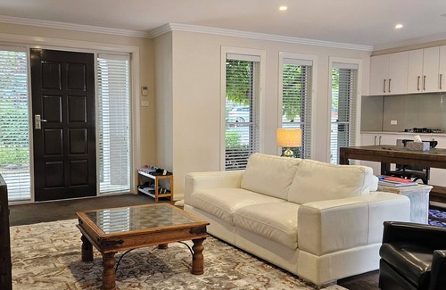 Campbell House | Two-bedroom duplex in central Canberra