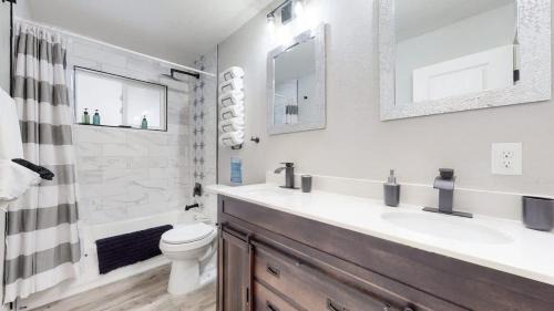 Jewell Heights - Hoffman Heights House | Two bedroom family home near Anschutz Medical
