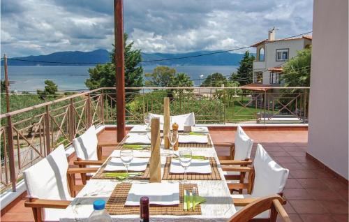 Livanatai House | Two-Bedroom Holiday Home In Livanates