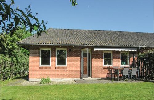 Humble House | Two-Bedroom Holiday Home In Humble
