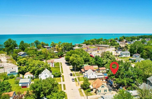 Lorain Apartment | TWO BEDROOM HOUSE WITH FREE PARKING