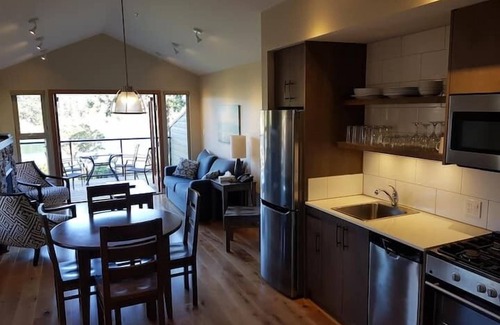 Mayne Island House | Two Bedroom Oceanfront Villa - Accessible - Mayne Island Resort