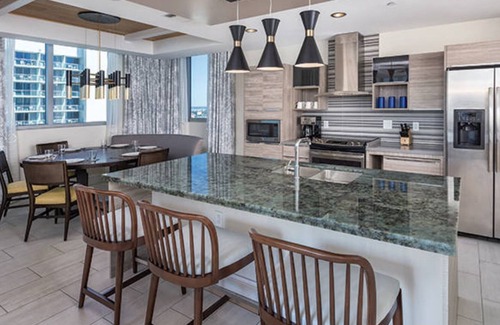 Clearwater Beach Resort | Two Bedroom Presidential, Luxury Condo, Clearwater Beach, FL 4200268
