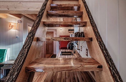 Springvale Cabin | Two bedroom treehouse in United States of America, Sanford