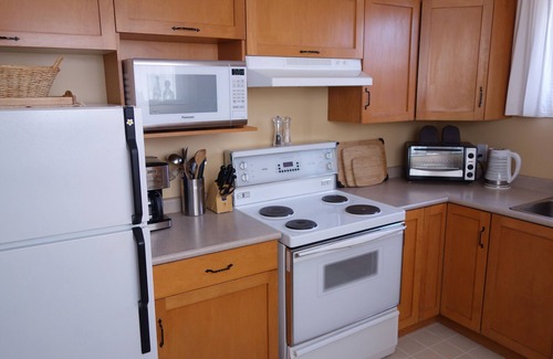 Jasper House | Two Bedroom, Two Bathrooms, Full Kitchen, Private Laundry, Living Room Apartment