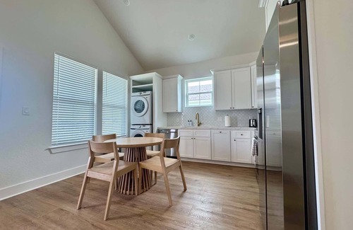 Galveston House | Two Bedroom Villa: Walk to Beach!