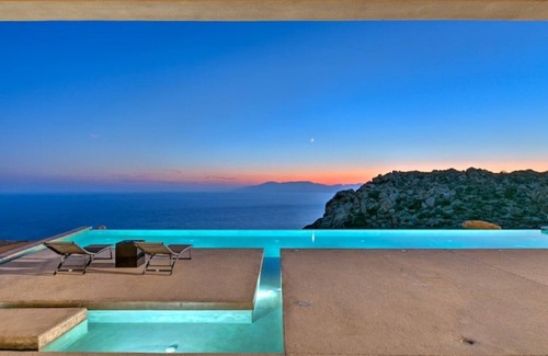 Milopotas Villa | Two Br Luxury Peaceful Mylo Villa with Living Room Close to Mylopotas Beach