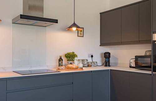 Ashford House | Two contemporary pet friendly barns by Bloom Stays - 8 guests in 4 bedrooms