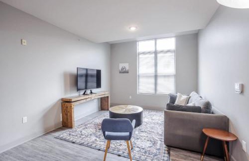 Central Business District Apartment | TWO CozySuites at the Banks with Pool 17