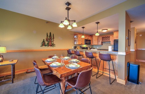 Two Harbors Condo | Two Harbors Lakefront 2BR | Pool, Hot Tub & Sauna | Pet Friendly | EV Charger