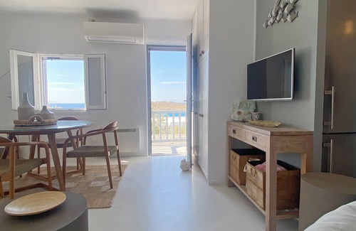 Agios Ioannis House | Two level house on the Beach