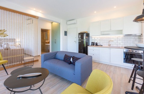 Psathopirgos Apartment | Two Olive Trees - "Branch" Apartment