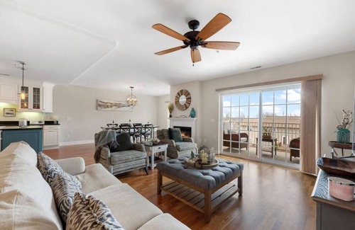 New Buffalo Condo | Two Pools & Gym - Walk to Beach - Shop & Eat Downtown | Downtown Convenience