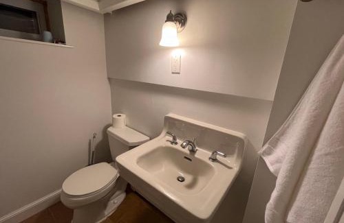 Lexington House | Two queen beds with private bathroom for summer stay