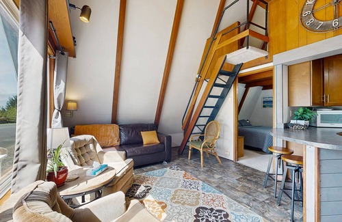 Otter Rock Ski Chalet | Two-Story A-Frame Loft with Easy Beach Access, WiFi, Full Kitchen
