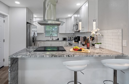 Bearss Plaza House | Two Units Combined Sleeps 12 People