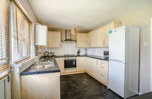 Pontlliw and Tircoed House | Twyn Lodge - 3 Bed House