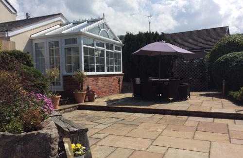 Betws yn Rhos House | Ty Bach, 1 bedroom home with hot tub and views