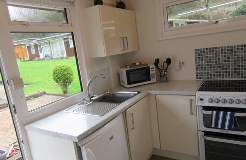 Mumbles Ski Chalet | Ty Bae House, Chalet 25, Summercliffe Chalet Park, Caswell Bay, Mumbles, Swansea