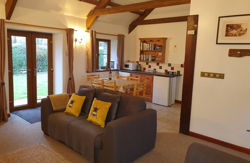 Llangybi House | TY BARCUD, pet friendly, character holiday cottage in